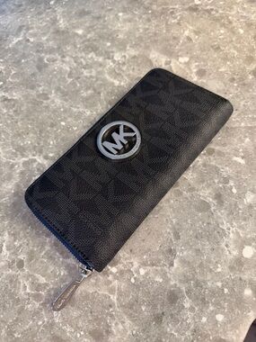 Michael Kors Black Signature Zip Wallet with Silver MK Emblem
